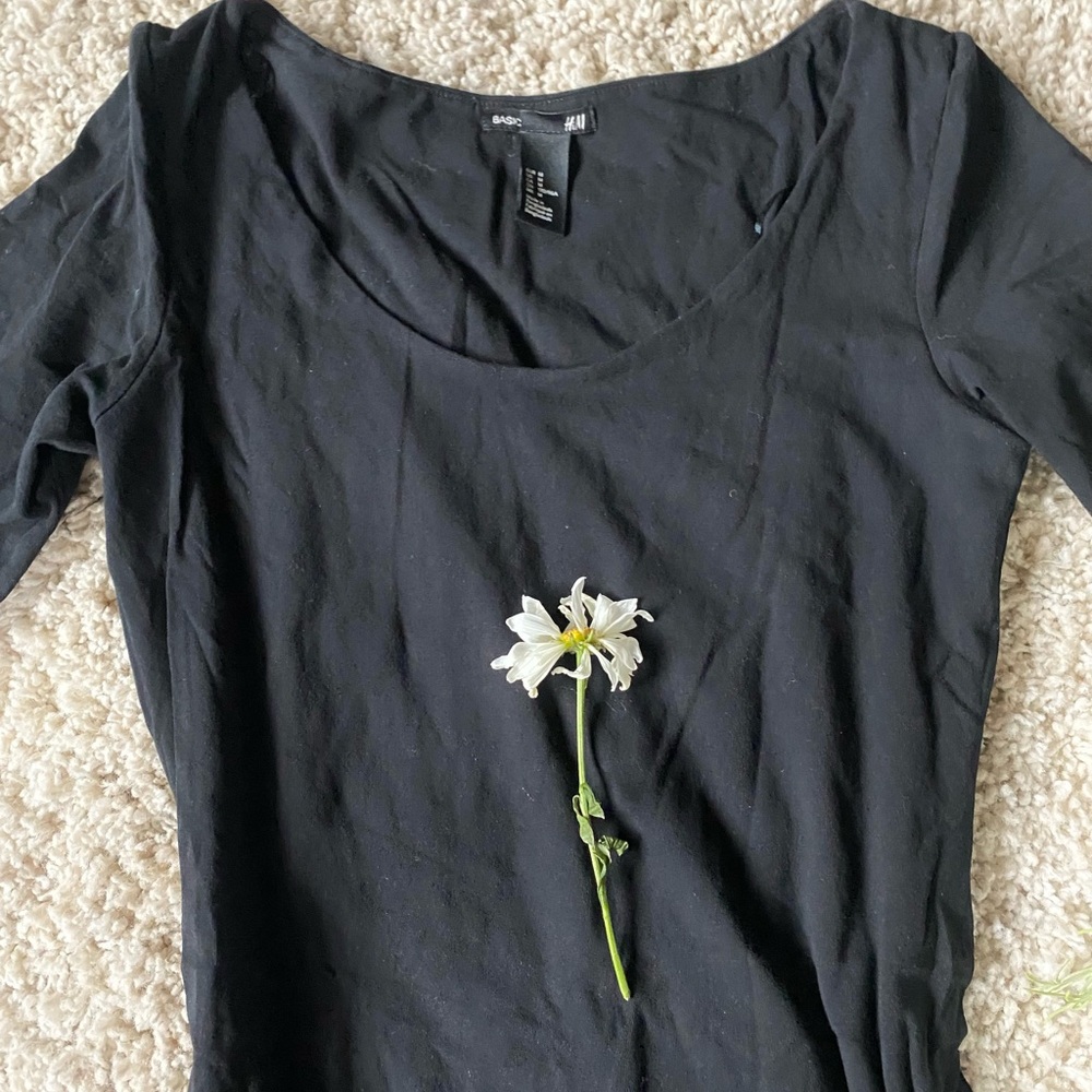 H&M basic beautiful deep crewneck casual little black dress. Perfect for… - Picture 3 of 4